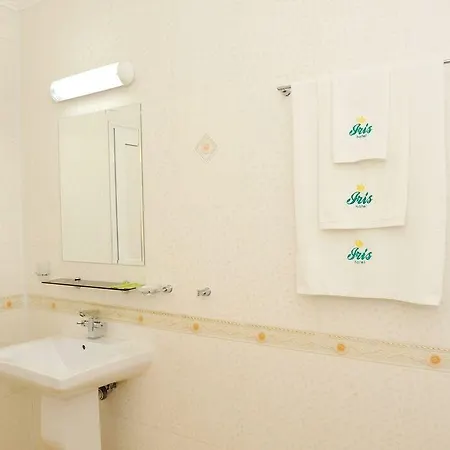 Iris Hotel 3*